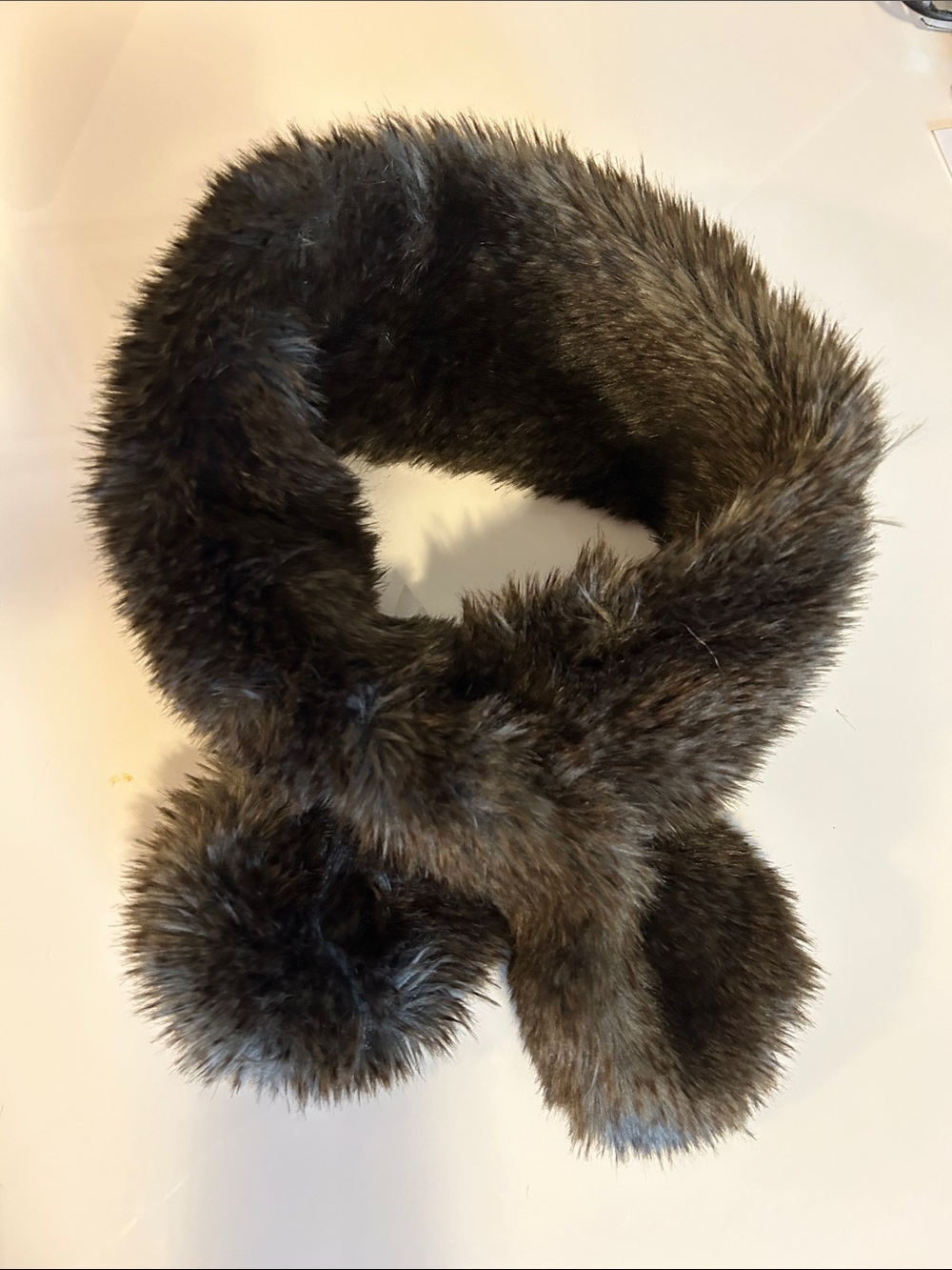 Uniqlo Faux Fur Scarf in Dark Brown, loophole .